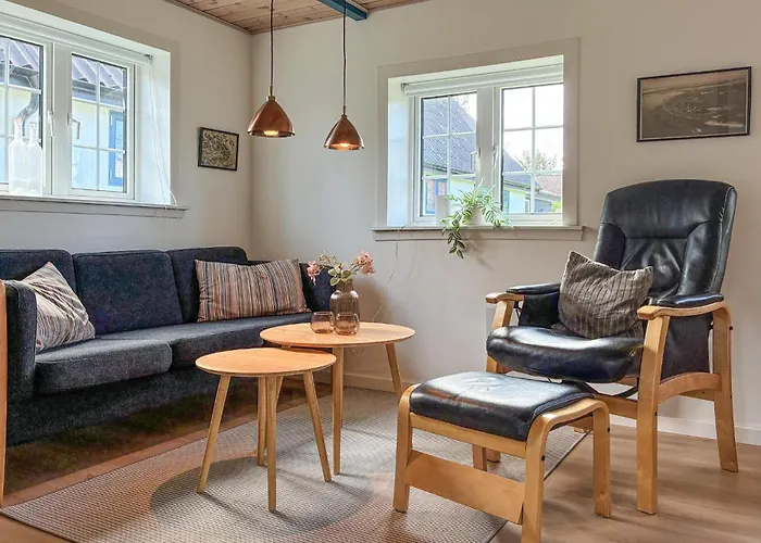 2 Bedroom Beautiful In Дом отдыха